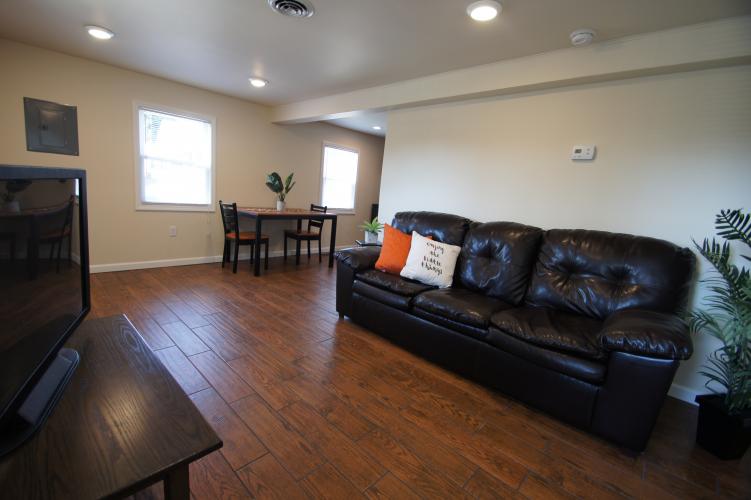 Indiana PA Apartment - 1295 Poplar Ave: Living Room