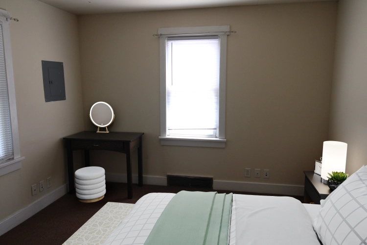 Indiana PA Apartment - 1295 Poplar Ave: Bedroom