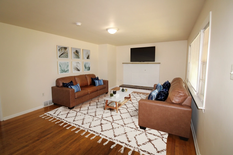 Indiana PA Apartment - 510 Maple Ave: Living Room