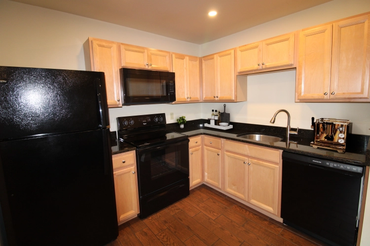 Indiana PA Apartment - 925 Fleming Ave: Kitchen